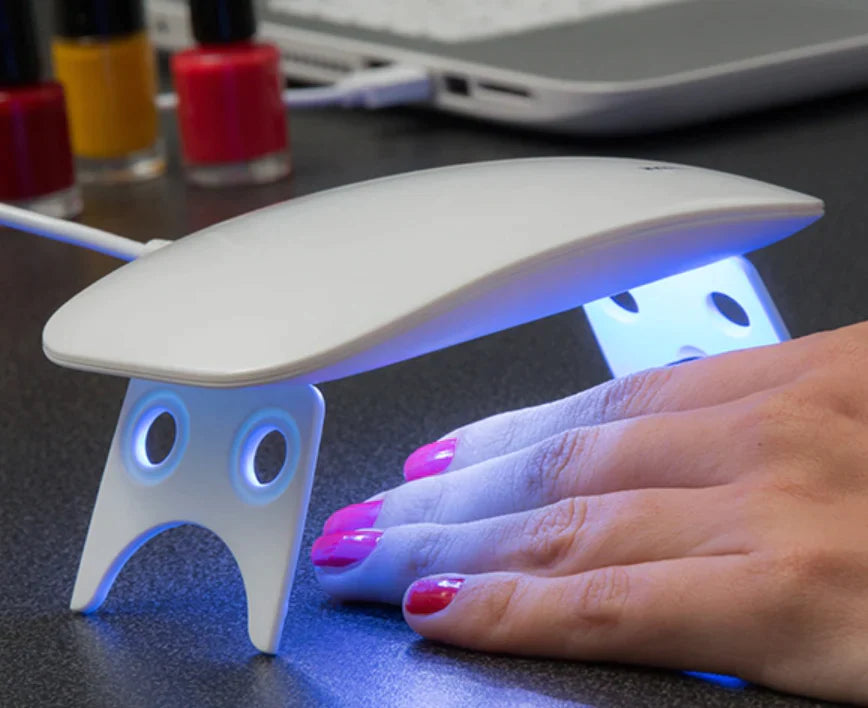 Smart mini UV lamp for nails