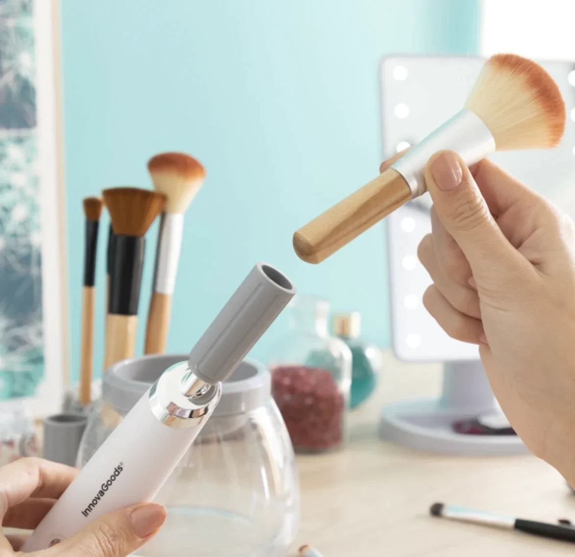 Nettoyeur automatique de pinceaux de maquillage
